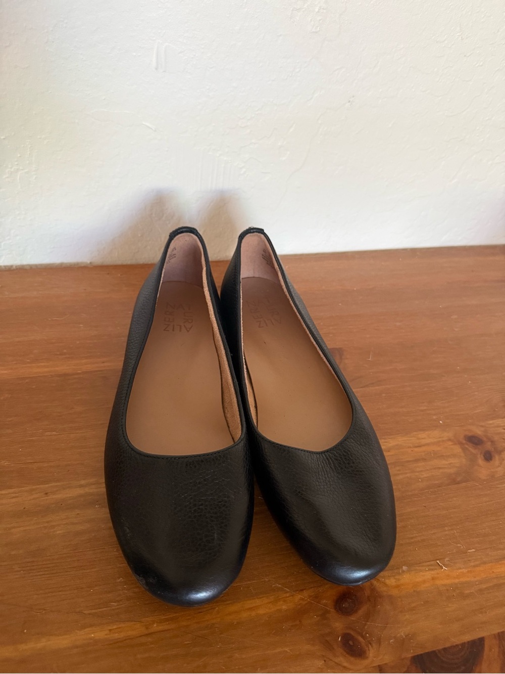 Naturalizer Black Leather Women's Slip-On Ballet Flats